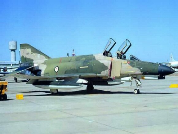 f-4_au01.jpg