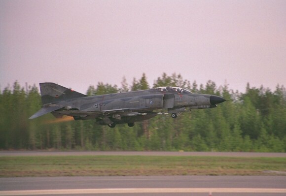 f-4_ge03.jpg