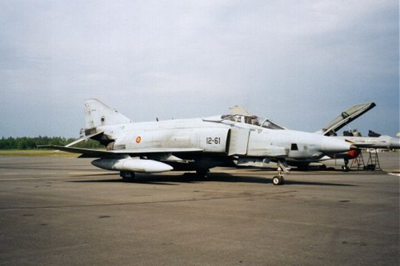 f-4_sp00.jpg