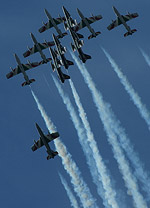 Frecce Tricolori formation breaking