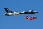 Vulcan XH558 Red Arrows formation